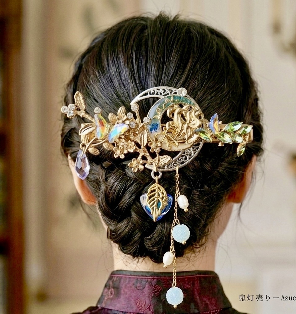 蒼彼岸花と九尾狐の幻想ヘアクリップ 蝶×蓄光ホタルガラス 和風バレッタ