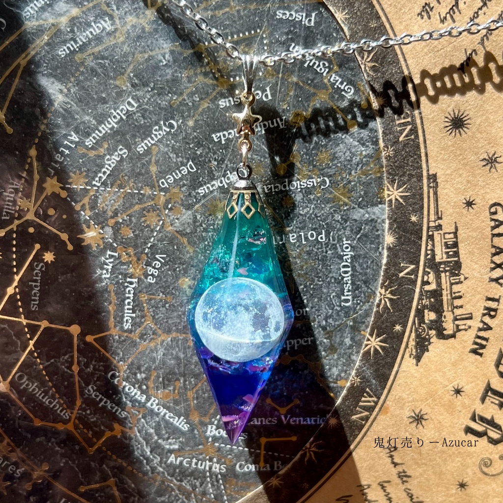再販未定 満月と琉球ガラスの宇宙ペンデュラムネックレス|夜空レジン