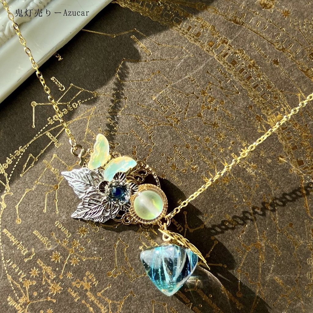 蒼鬼灯と蝶の幻想ネックレス 自作モールド チェコビーズ レジンアクセサリー
