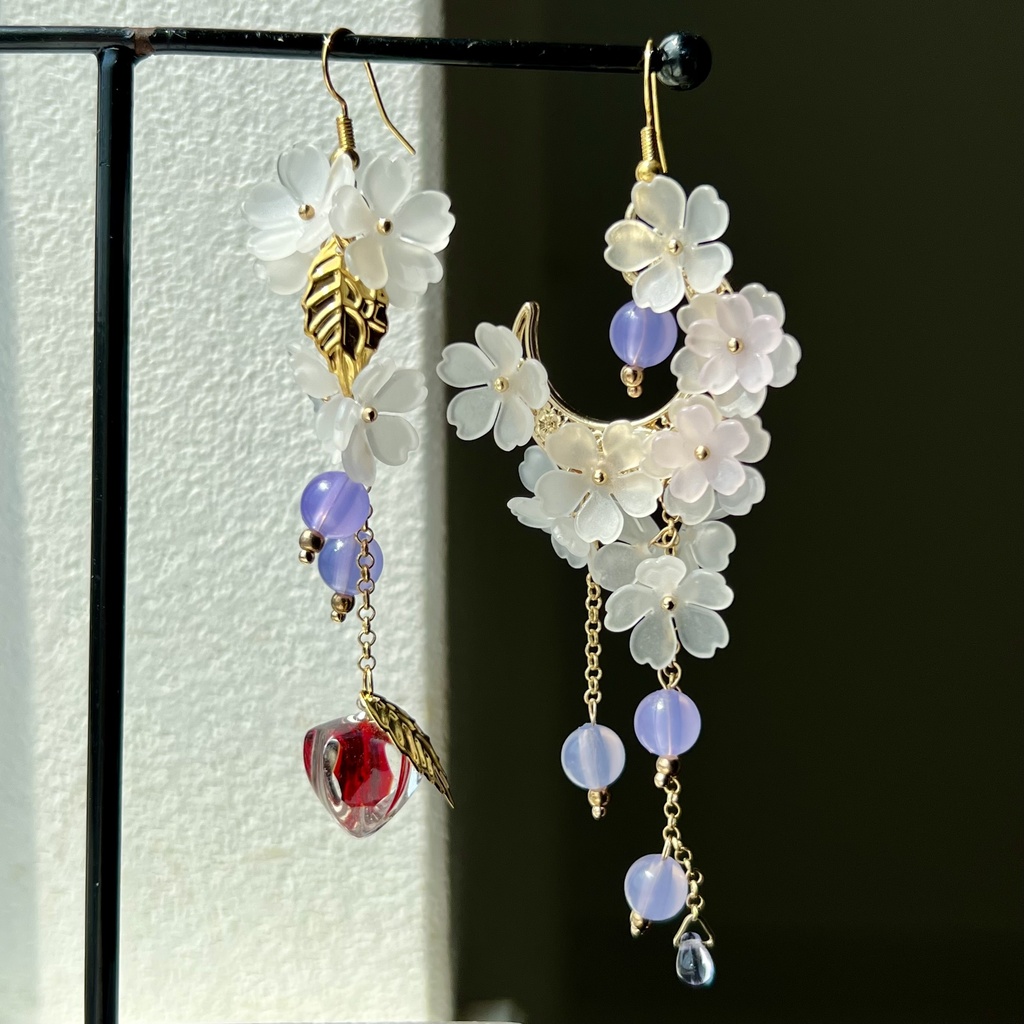 白花と鬼灯のピアス・イヤリング UV色変化 着物 浴衣 袴 お祭り 和装小物