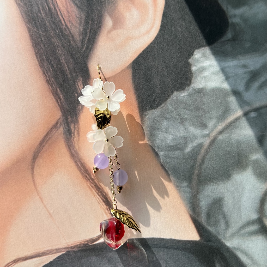 白花と鬼灯のピアス・イヤリング UV色変化 着物 浴衣 袴 お祭り 和装小物
