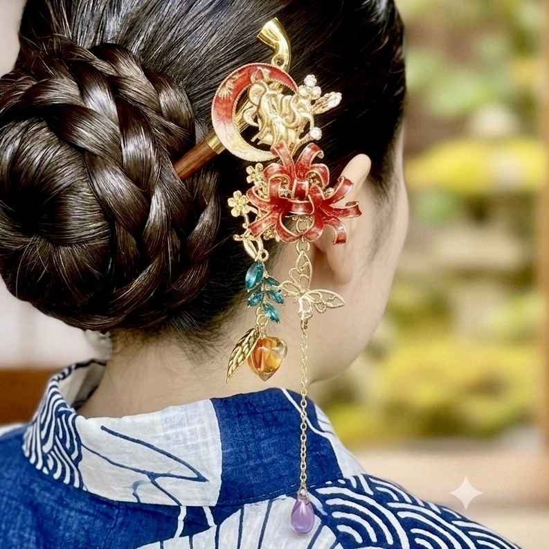九尾狐と彼岸花のキセルかんざし 三日月 唐草 鬼灯 蝶 和風 レジン 着物 浴衣