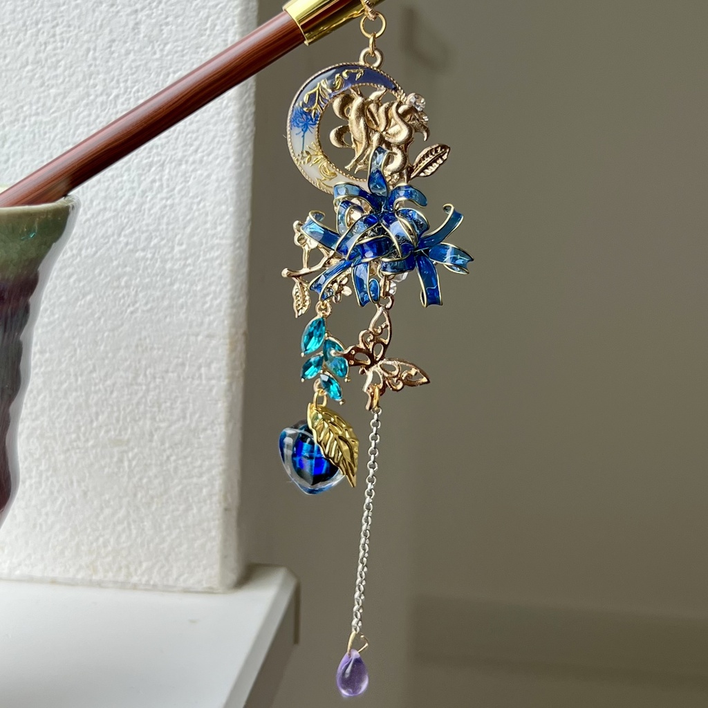 九尾狐と蒼い彼岸花のキセル簪|蓄光ホタルガラス×鬼灯×蝶々*幻想和装アクセサリー