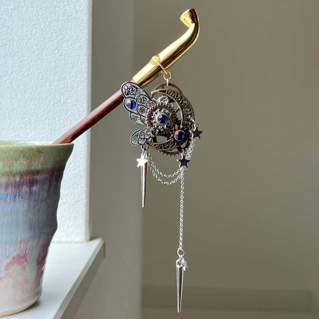 【再販未定】月の鍵を開けると―歯車と蝶が雫を生み出す三日月ヘアクリップ