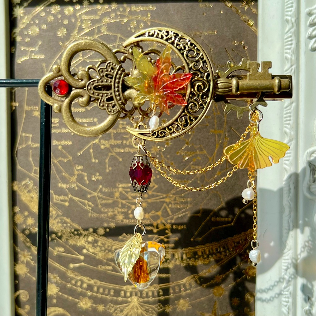 【秋冬限定】紅葉の向こうに灯る鬼灯|三日月と銀杏のアンティークヘアクリップ