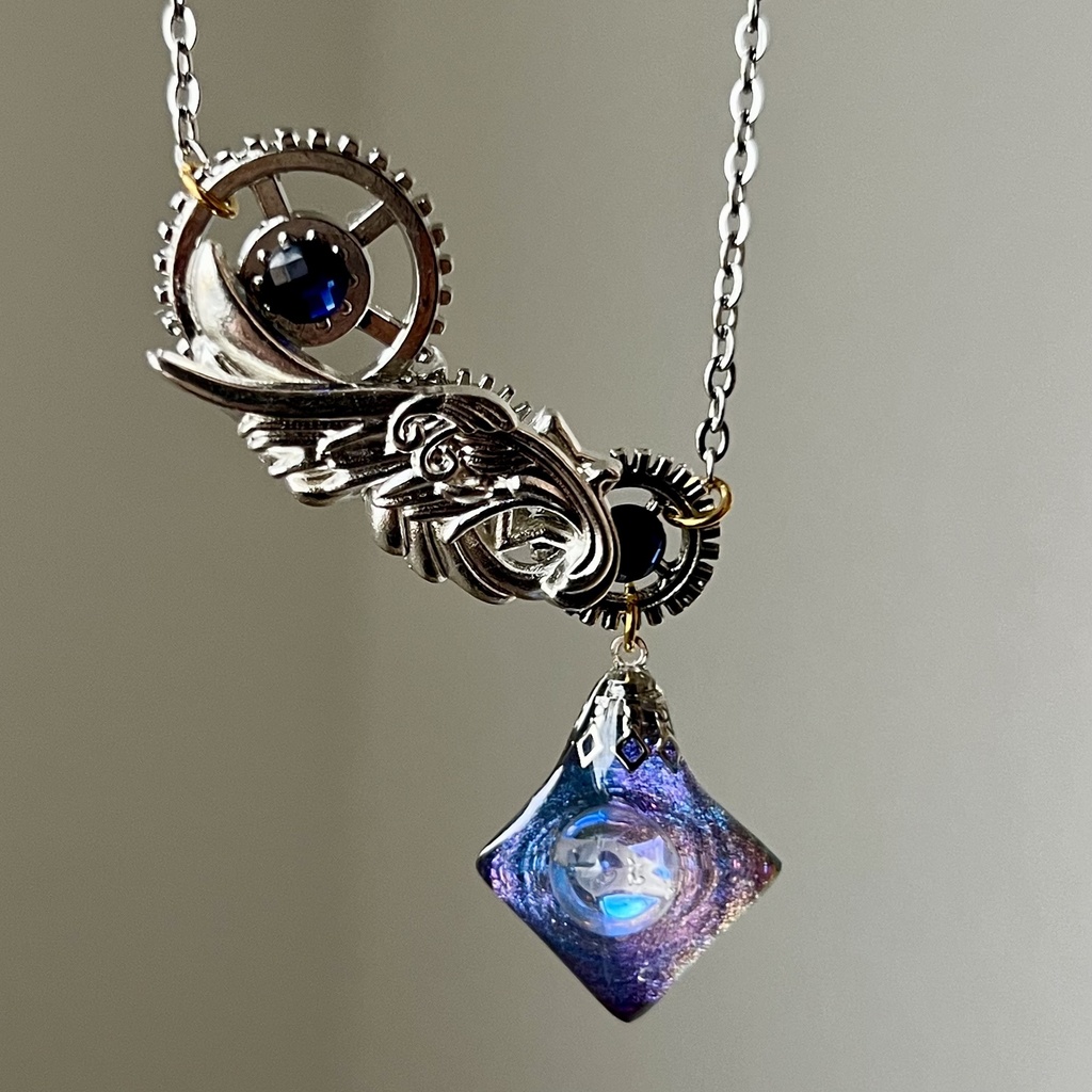 宇宙レジン 星渦とルナフラッシュ 歯車と羽根のスチームパンクネックレス