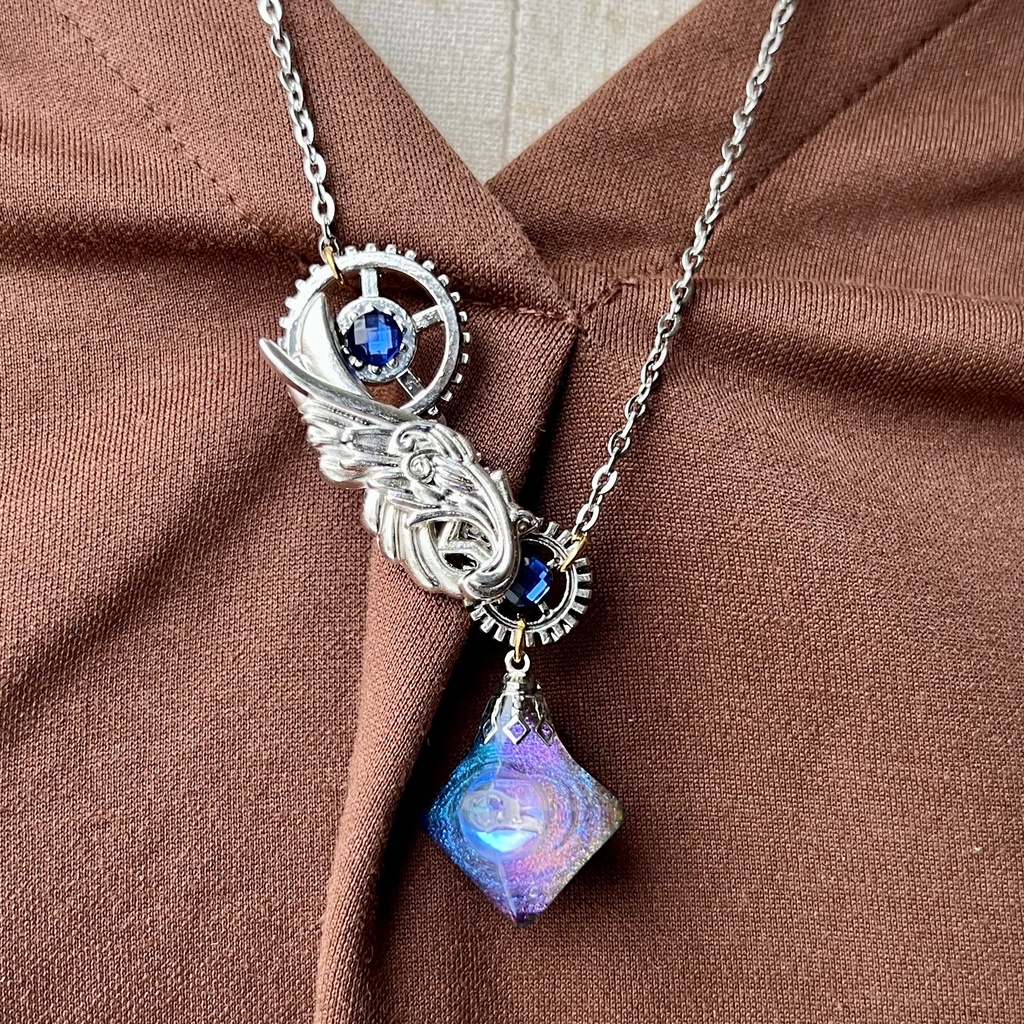 宇宙レジン 星渦とルナフラッシュ 歯車と羽根のスチームパンクネックレス