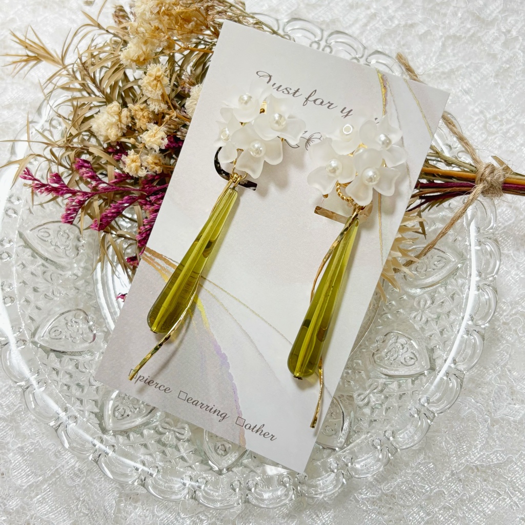 ナヒーダイメージピアス