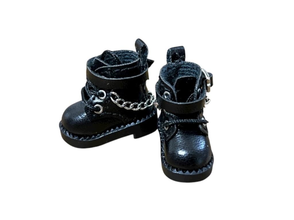 チェーンベルト付きブーツ