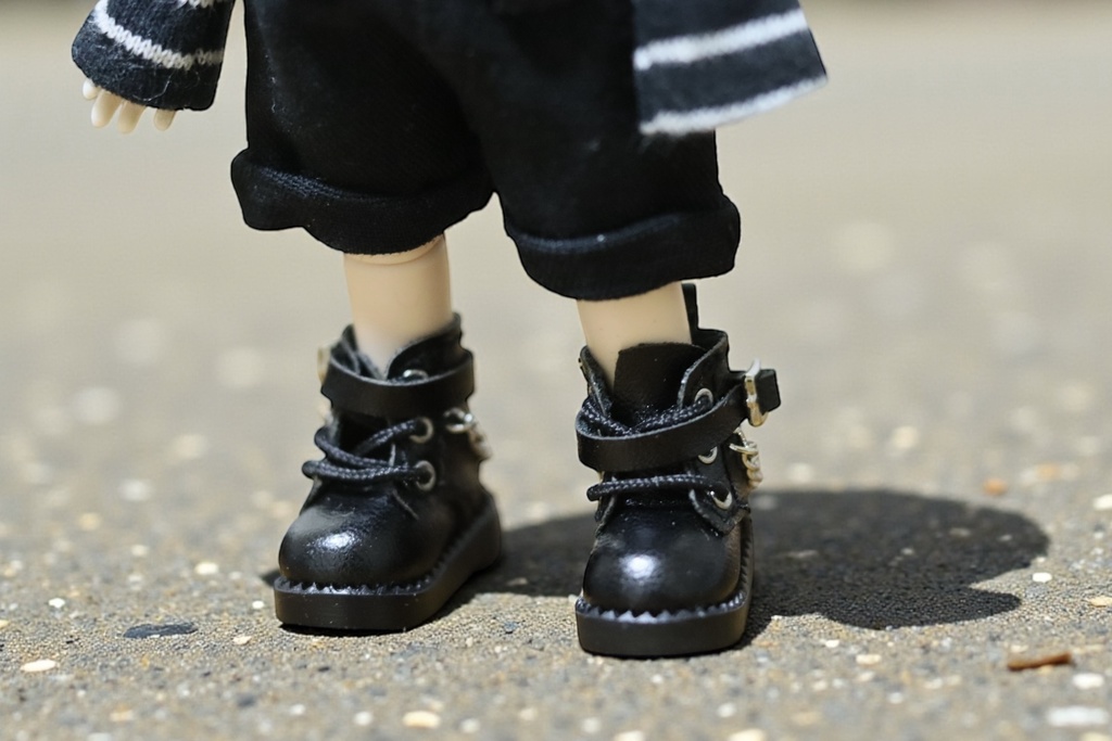 チェーンベルト付きブーツ