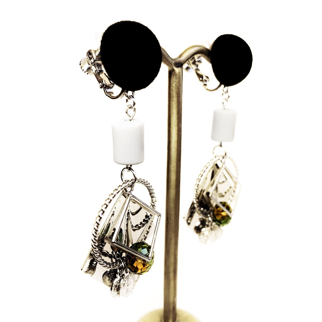 【HELLSING】モチーフイヤリング【アンデルセン】