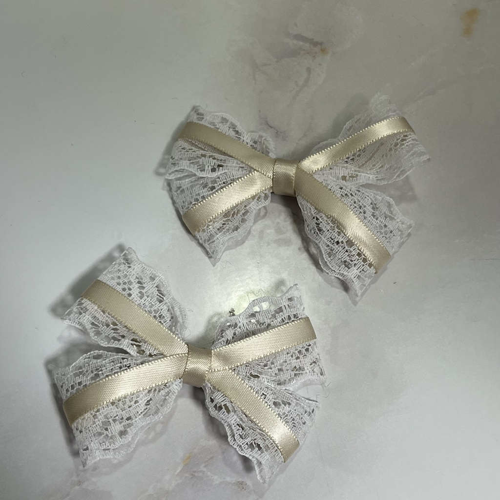 レースリボンヘアクリップ(ホワイト、キナリ)