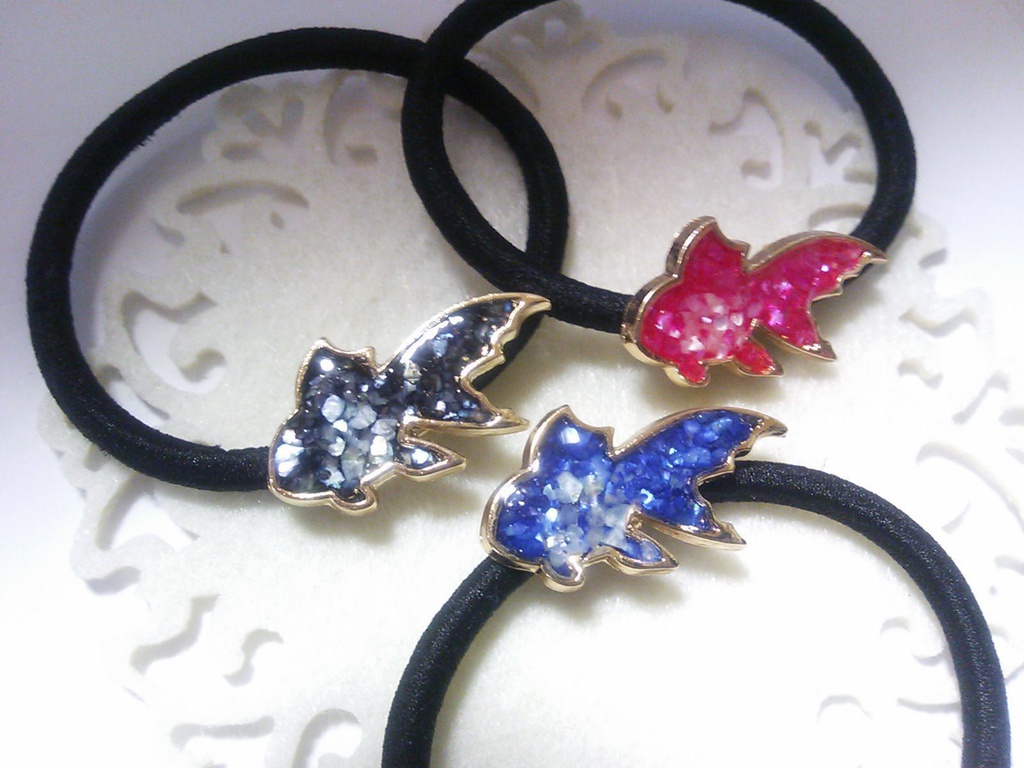 小さな金魚のヘアゴム(お好きなお色をお選び下さい