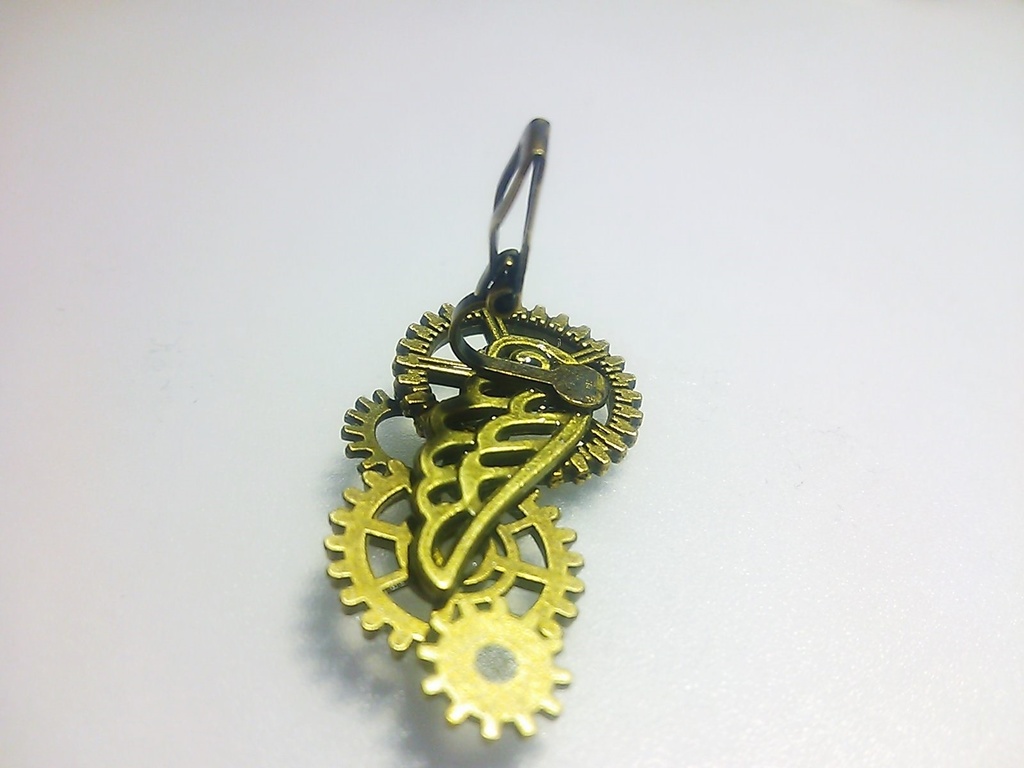 連なる歯車のイヤーカフス(ストーン入りも選べます。