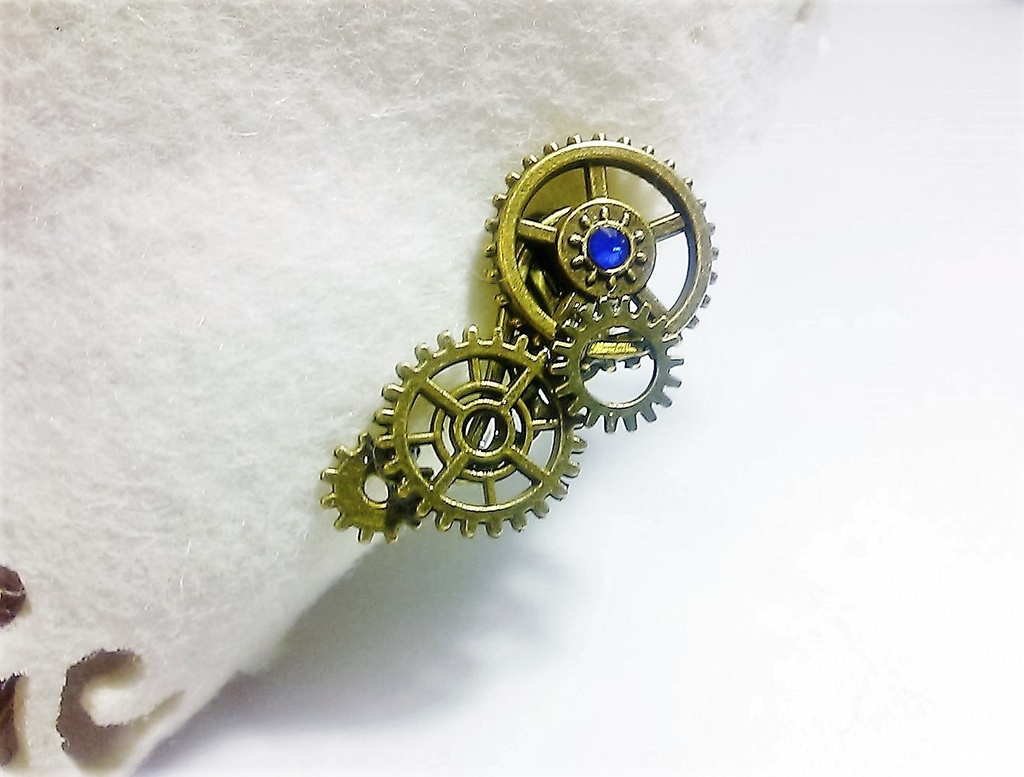 連なる歯車のイヤーカフス(ストーン入りも選べます。