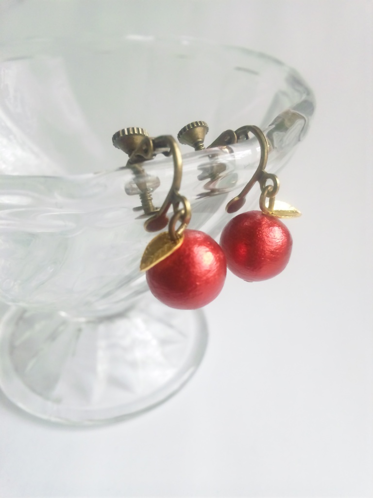 りんごのピアス