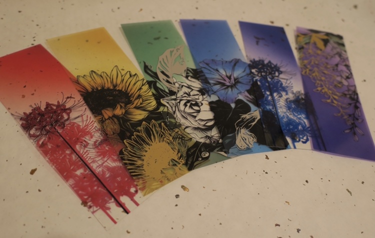 お花の透明しおり