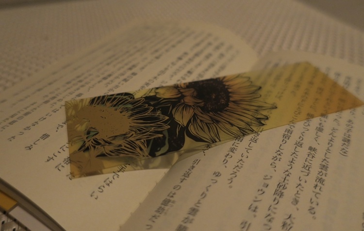 お花の透明しおり