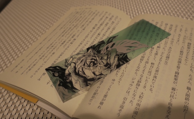 お花の透明しおり