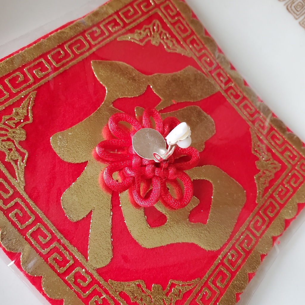 中国結びのお花耳飾り(六色展開)