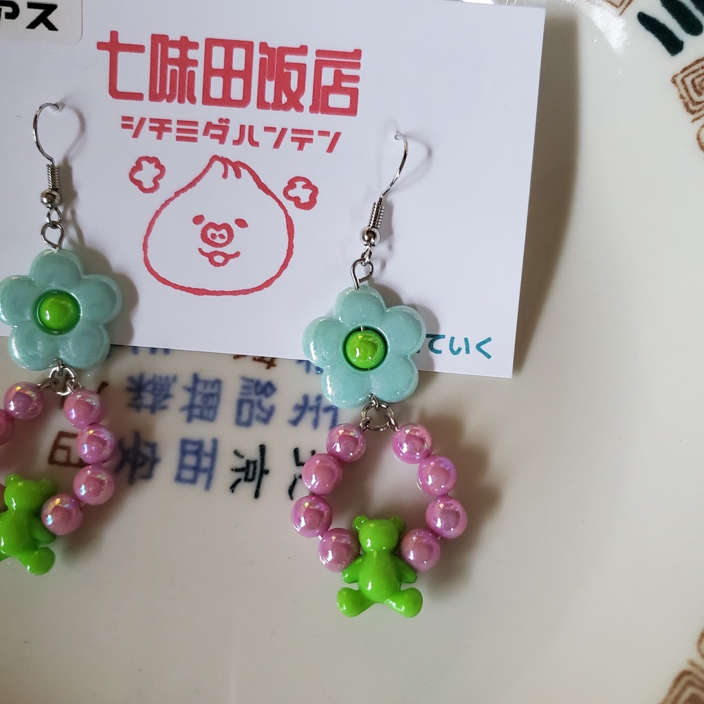 ビビッドくまちゃん耳飾り<グリーン>