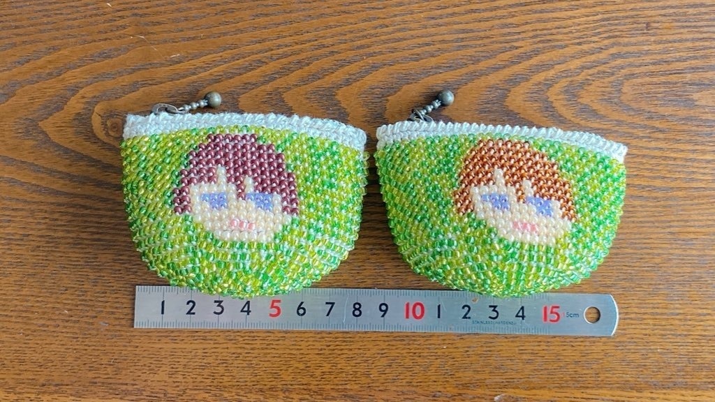 ビーズ編みポーチ