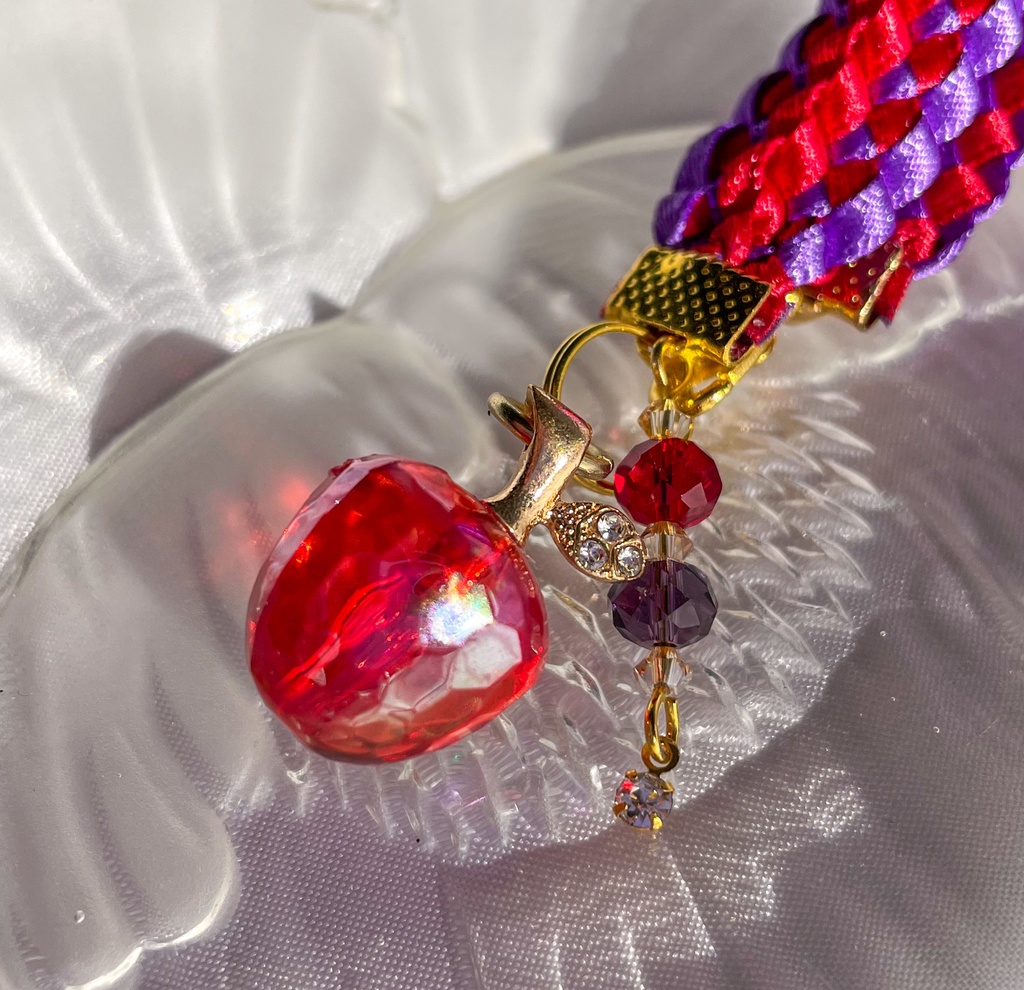 毒林檎のバッグチャーム