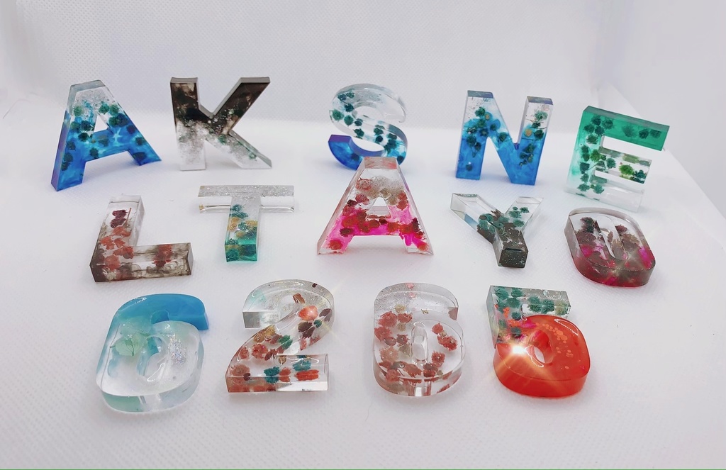 ⭐️宇宙カーニバル🚀イニシャルナンバーキーホルダー