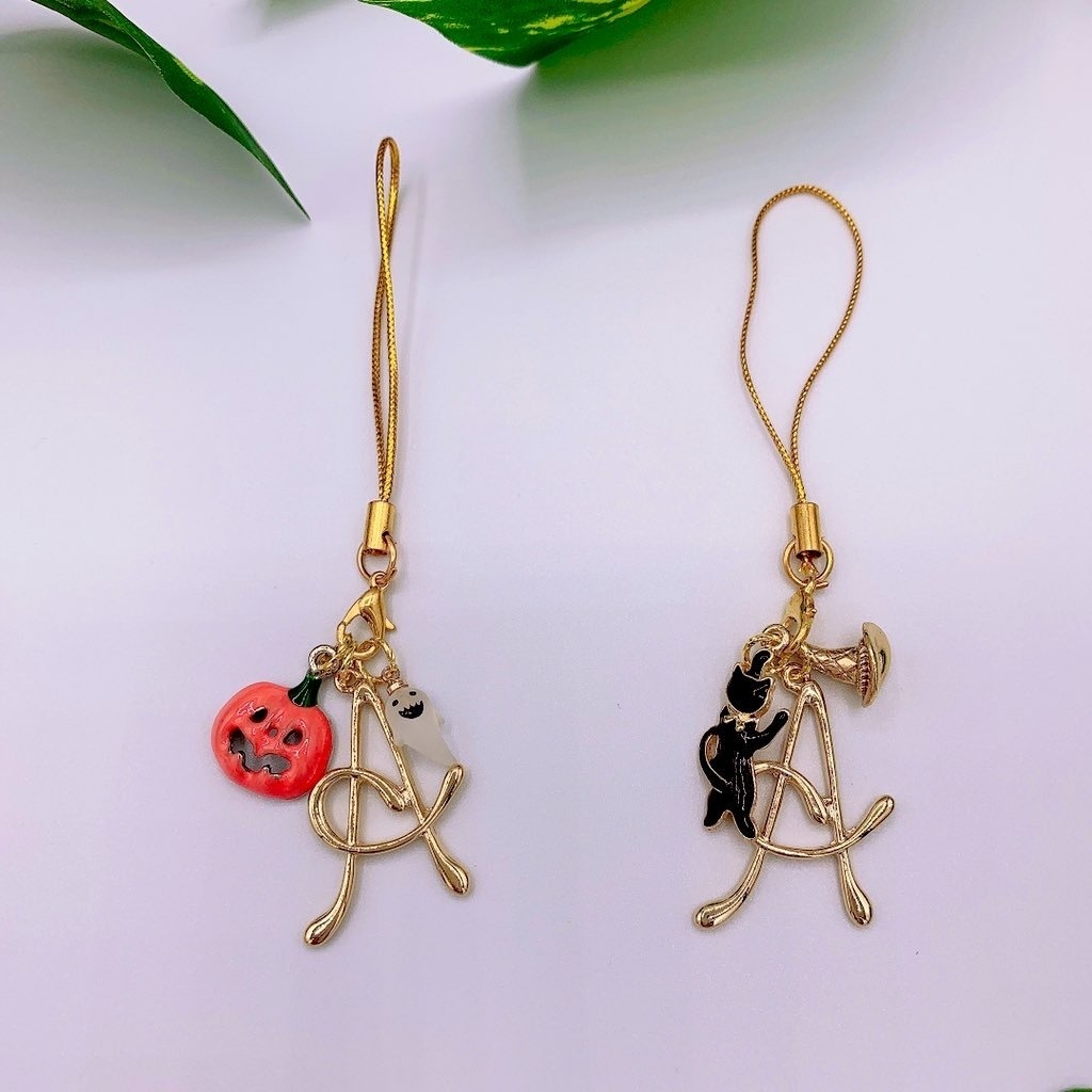 ハロウィン👻お菓子くれないとイタズラしちゃうぞストラップ✨