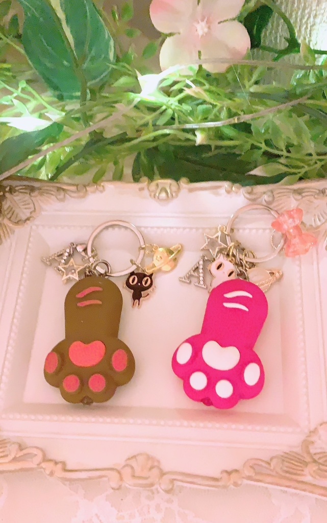 光って鳴く宇宙🪐猫😻キーホルダー