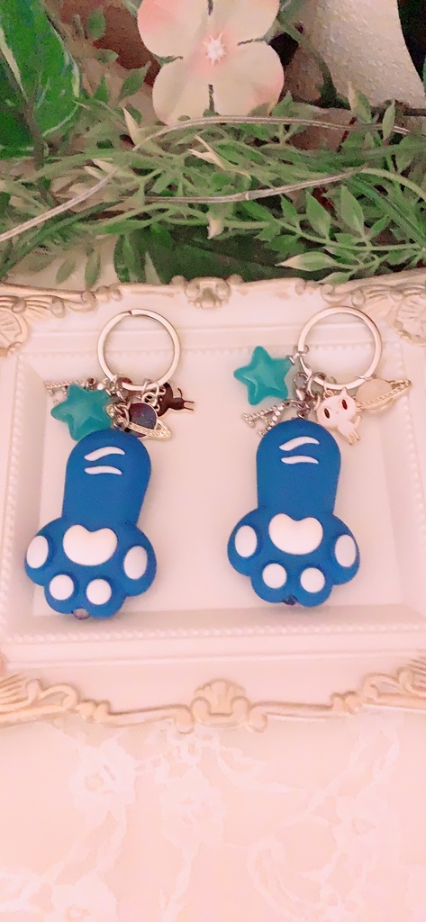 光って鳴く宇宙🪐猫😻キーホルダー