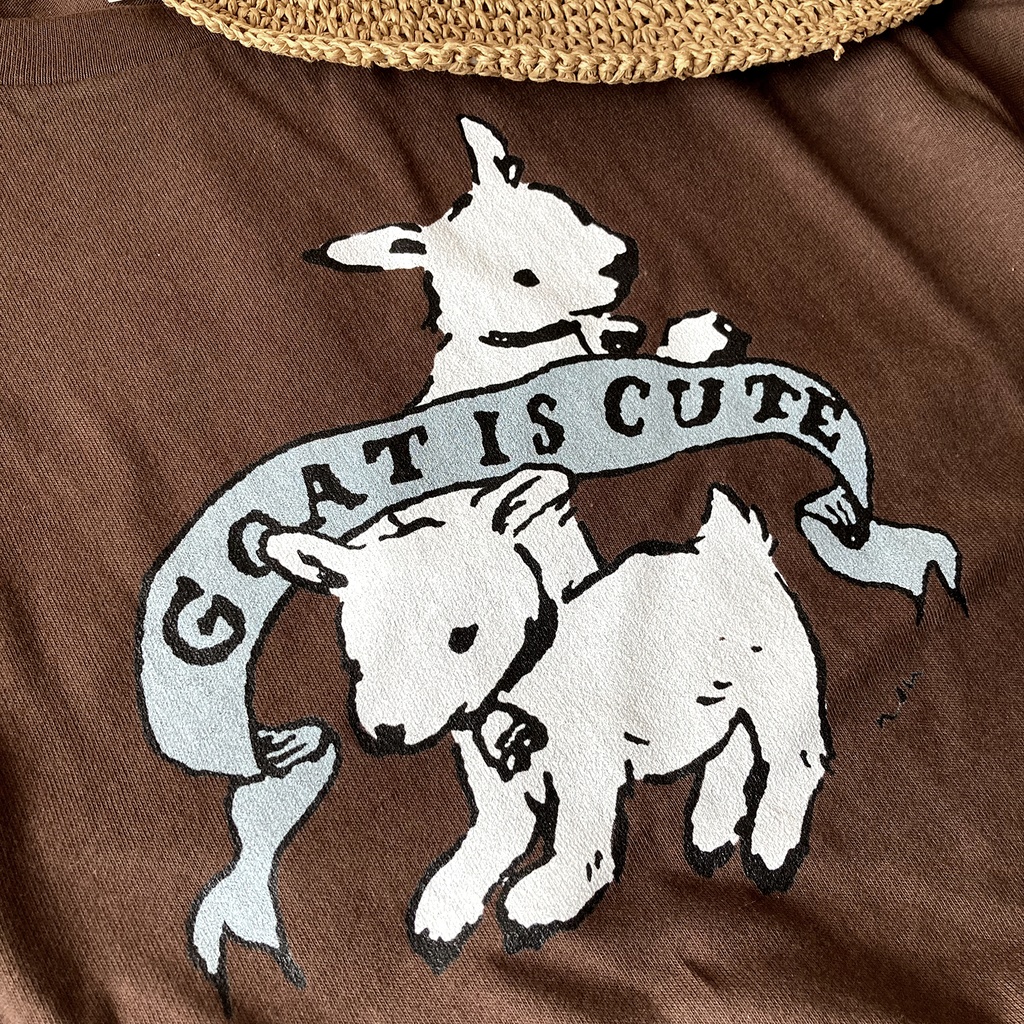 【5月下旬発送】Goat is cute Tシャツ(チョコ)|子やぎは可愛い〔動物シリーズ〕