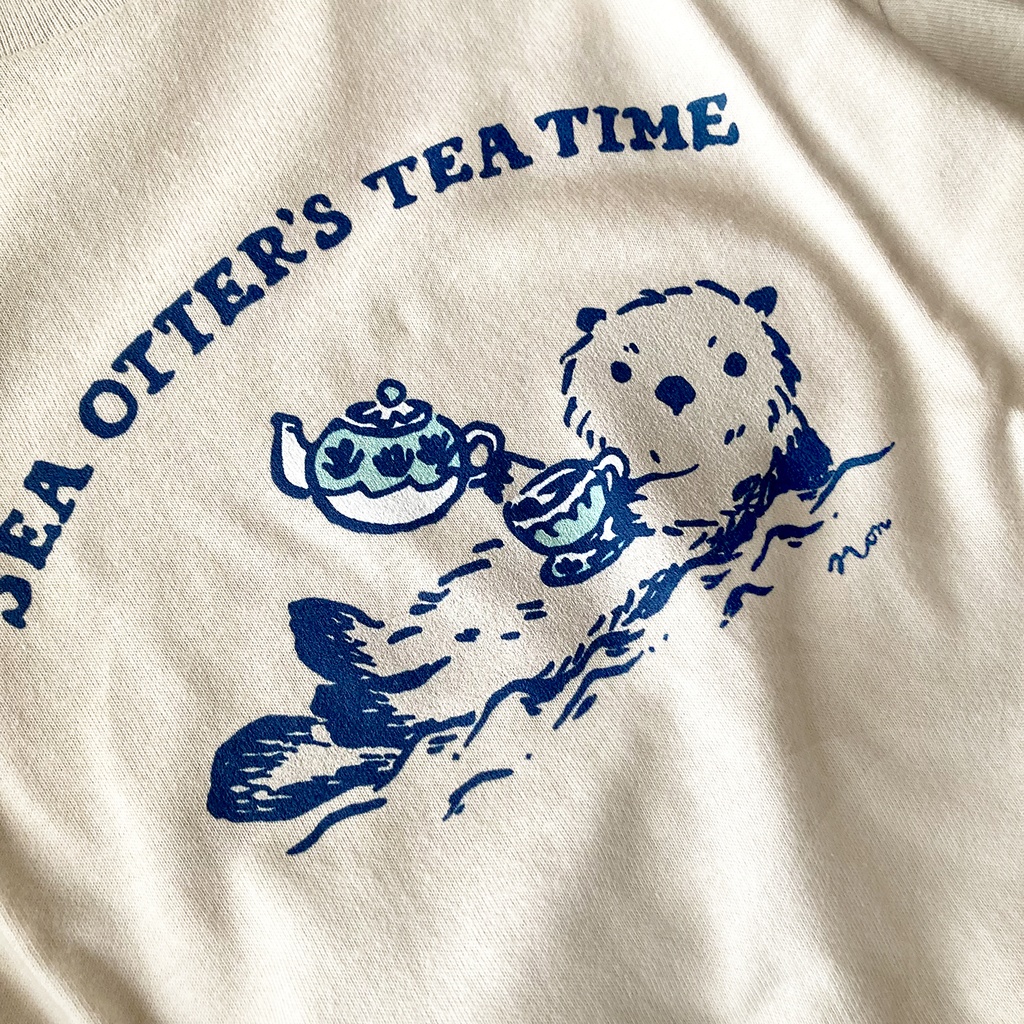 【5月中旬発送】Otter's Tea Time Tシャツ(ミルクティ)|ラッコ〔動物シリーズ〕