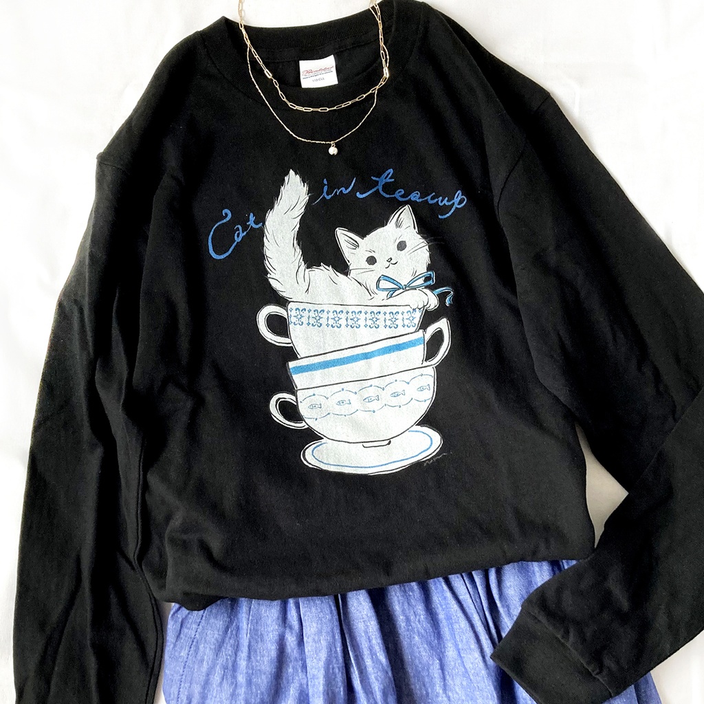 【10月下旬発送】猫ティーカップロンＴ（黒）｜長袖Tシャツ