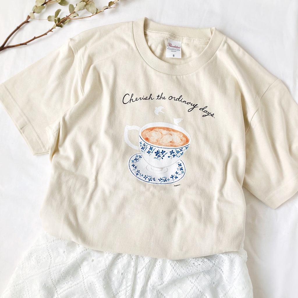 【5月下旬発送】鳥とティーカップTシャツ（ミルクティ）《Tea-shirt》｜紅茶