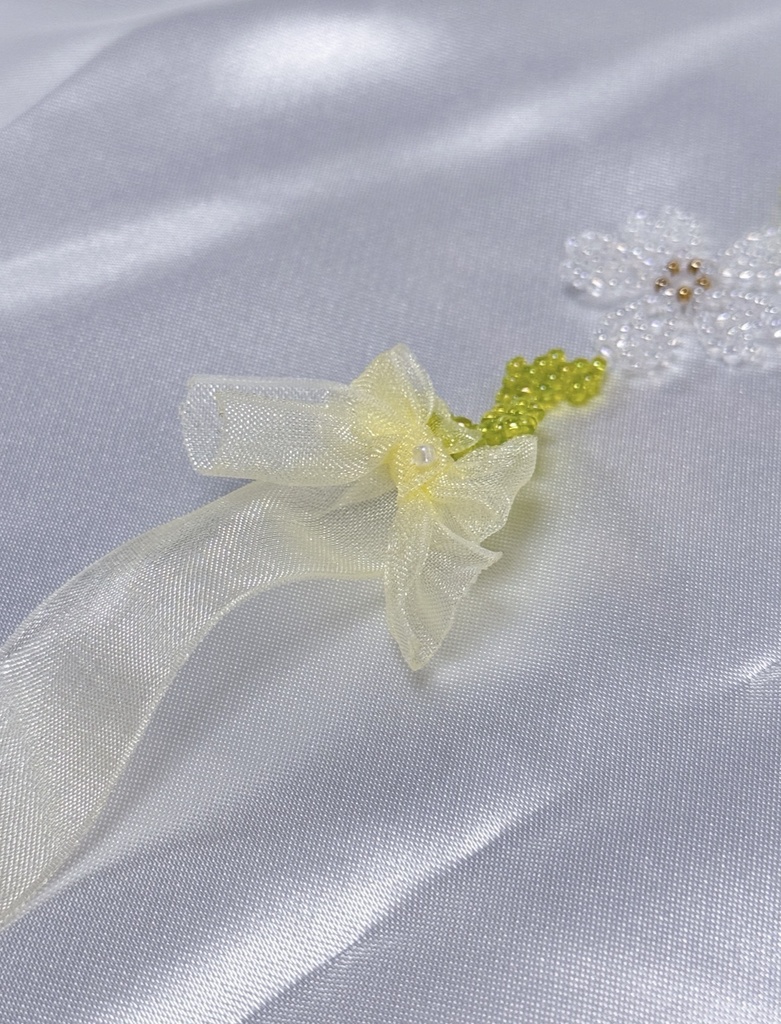 白桜のビーズヘッドドレス