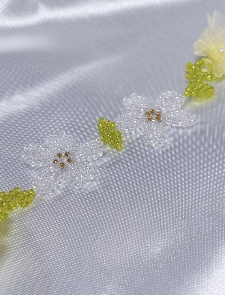 白桜のビーズヘッドドレス