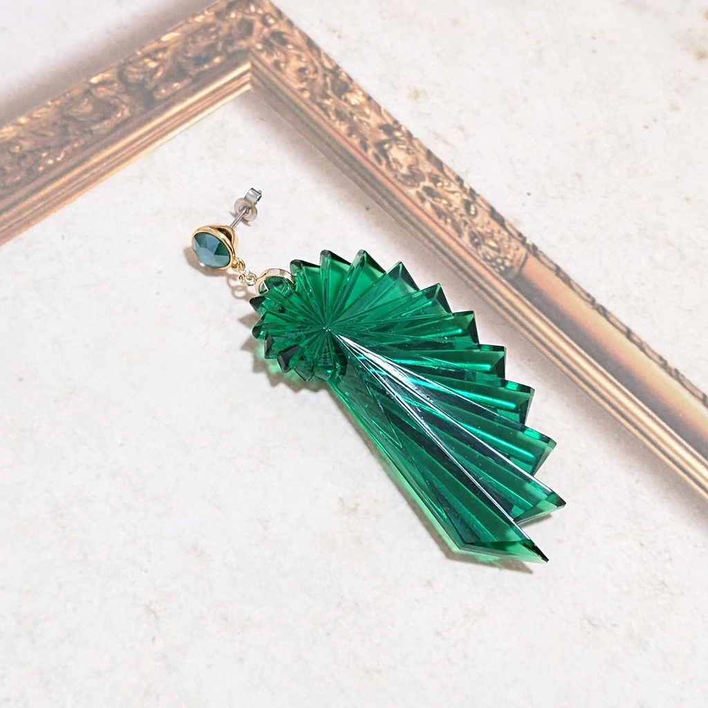 緑の翼のピアス