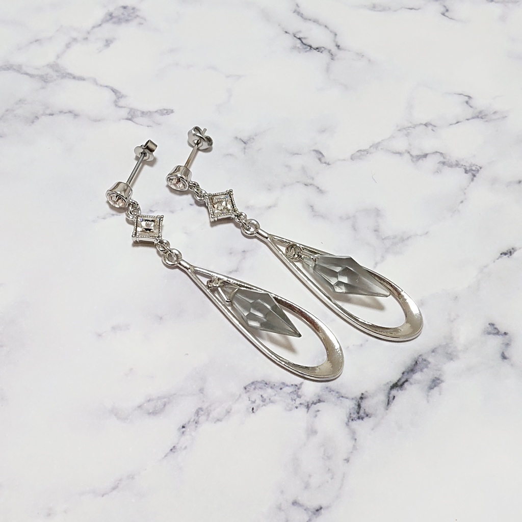 *Galactic diva* グレー 歌姫ピアス