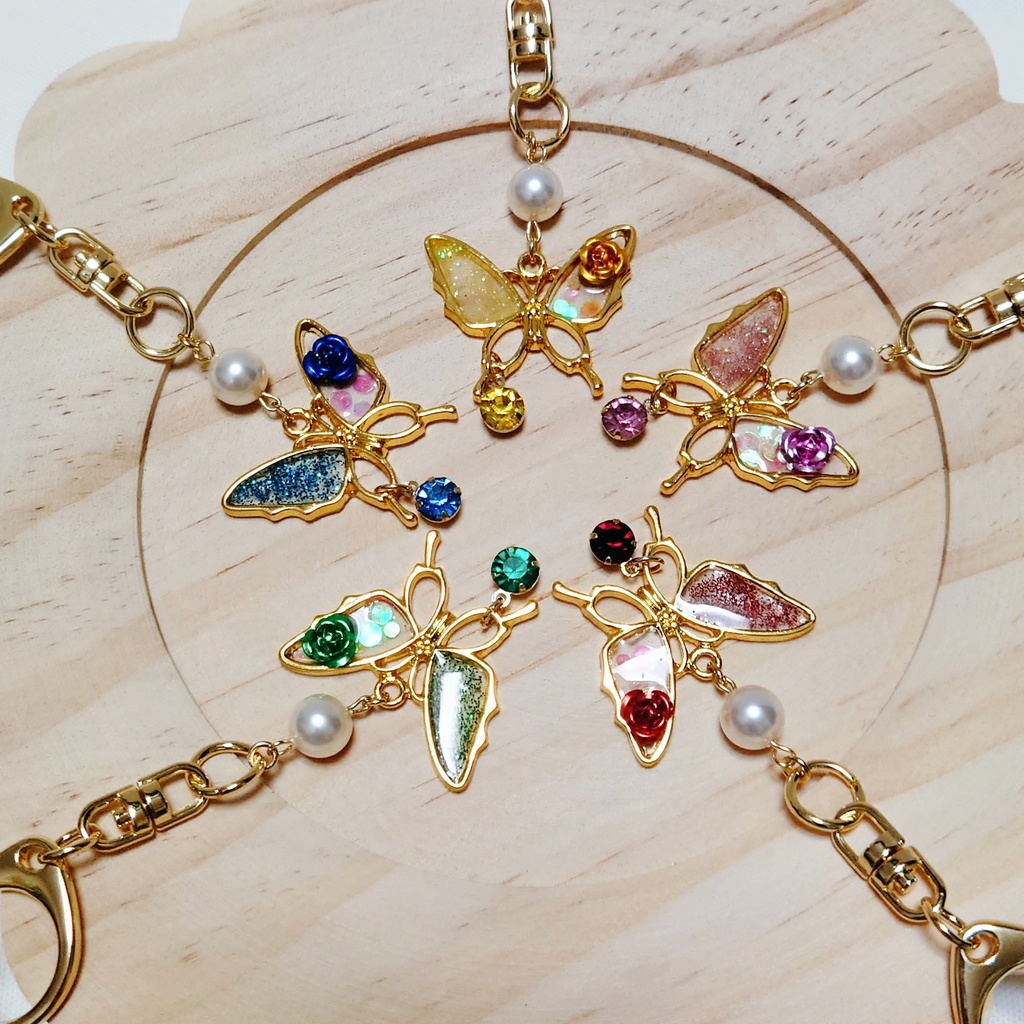 【プリ5】蝶々とバラのキーホルダー