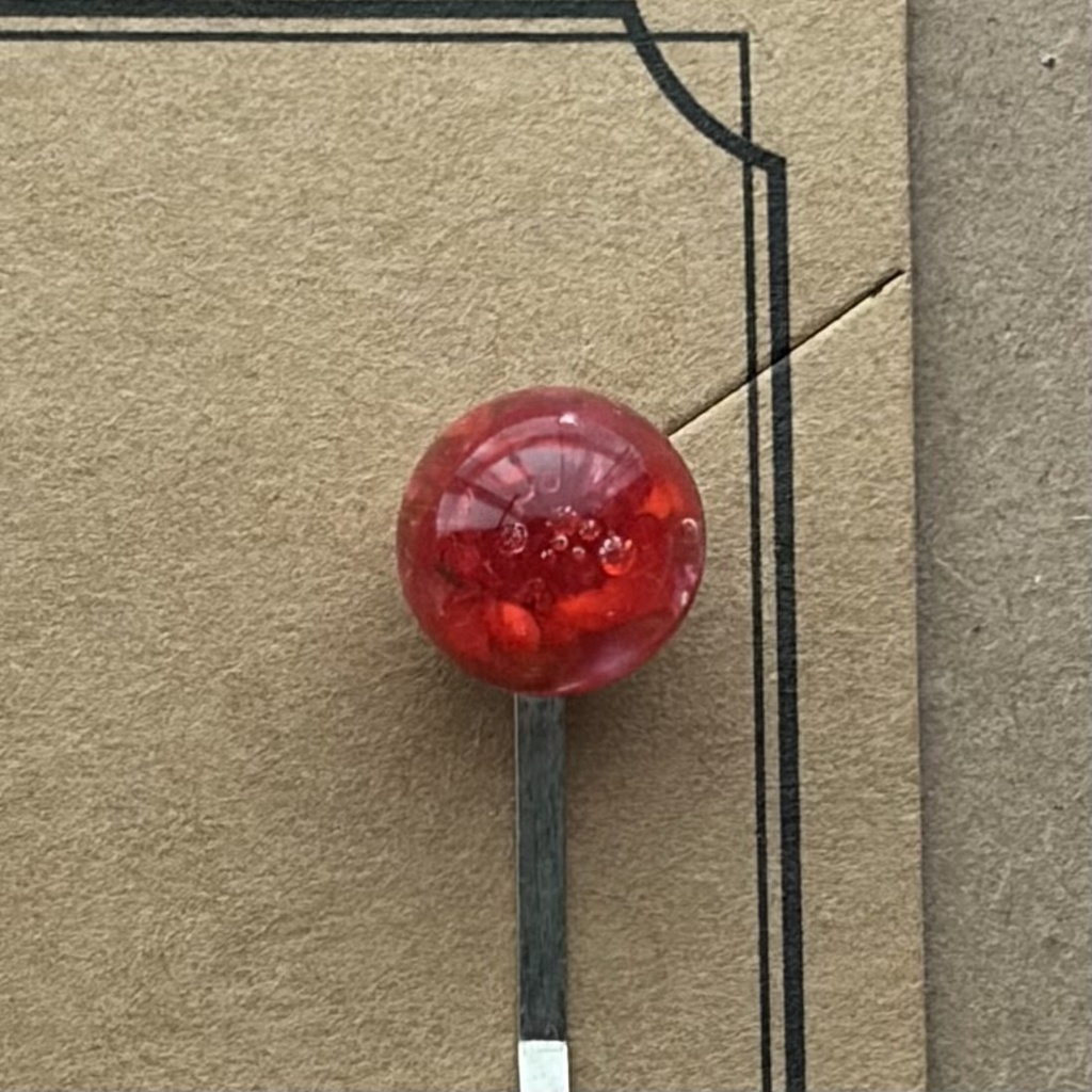 レジンヘアピン　赤花