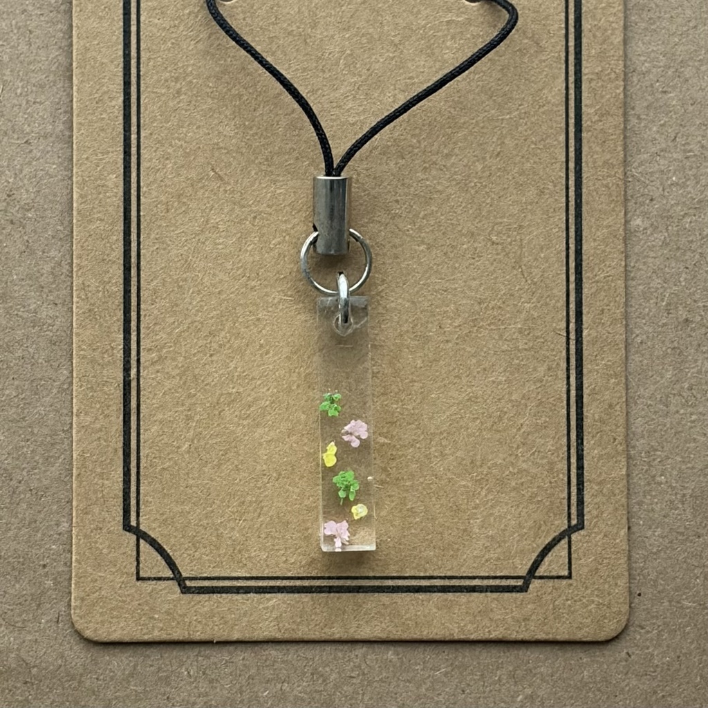 お花のレジンキーホルダー　ピクニック
