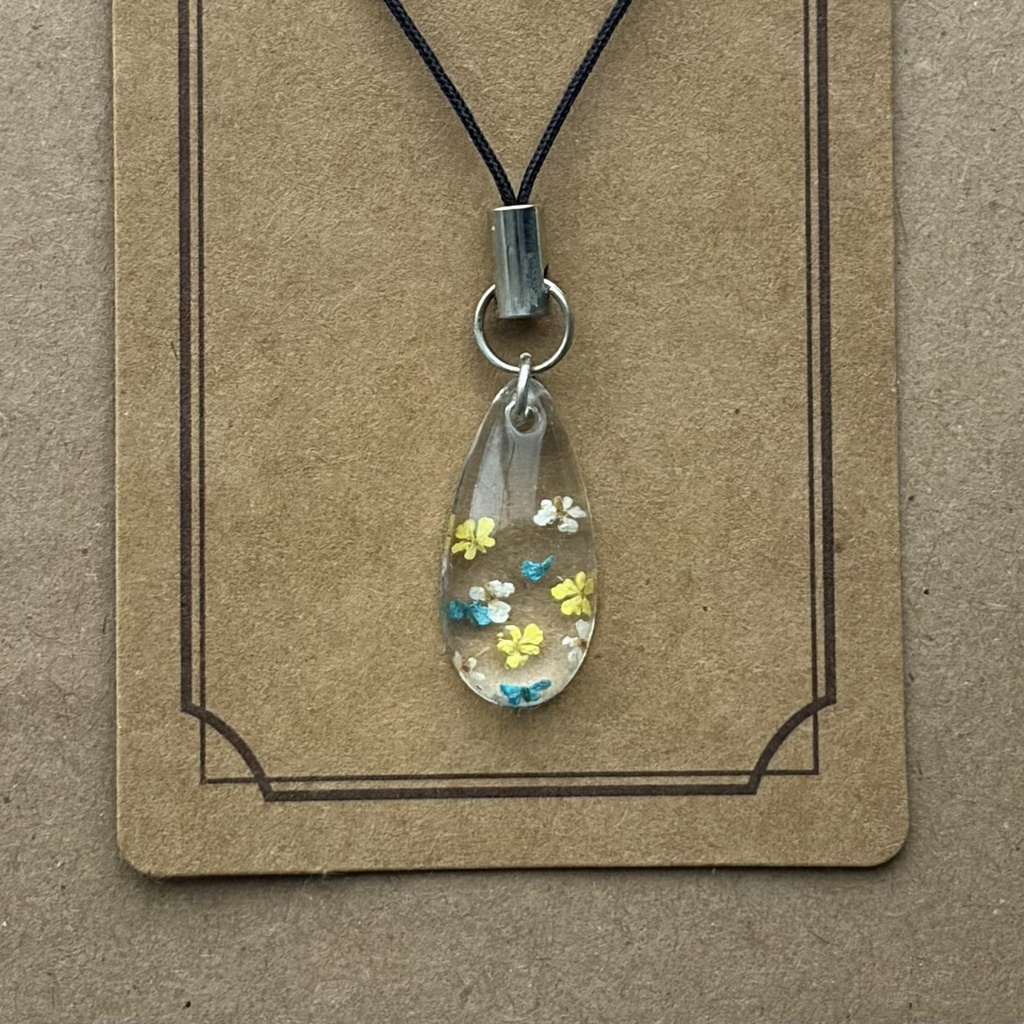 お花のレジンキーホルダー　清流
