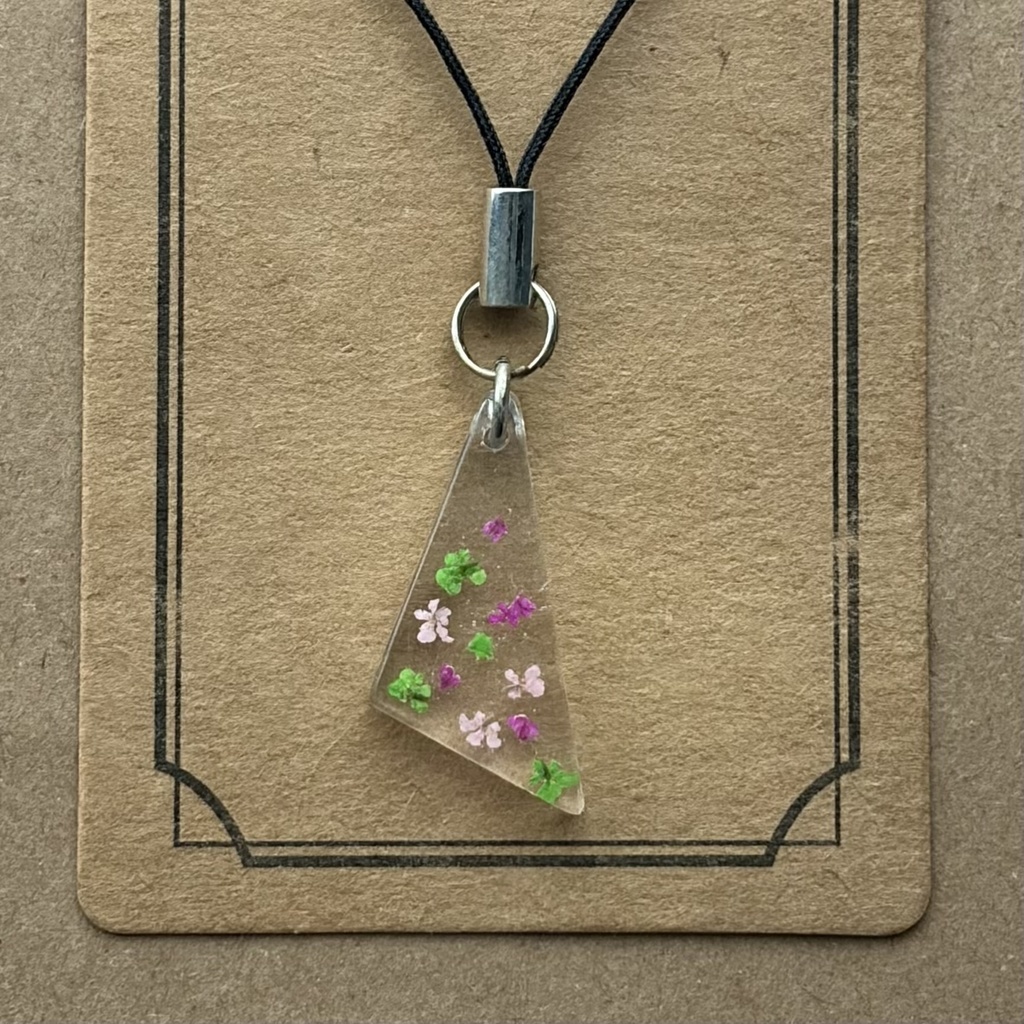 お花のレジンキーホルダー　芽吹き