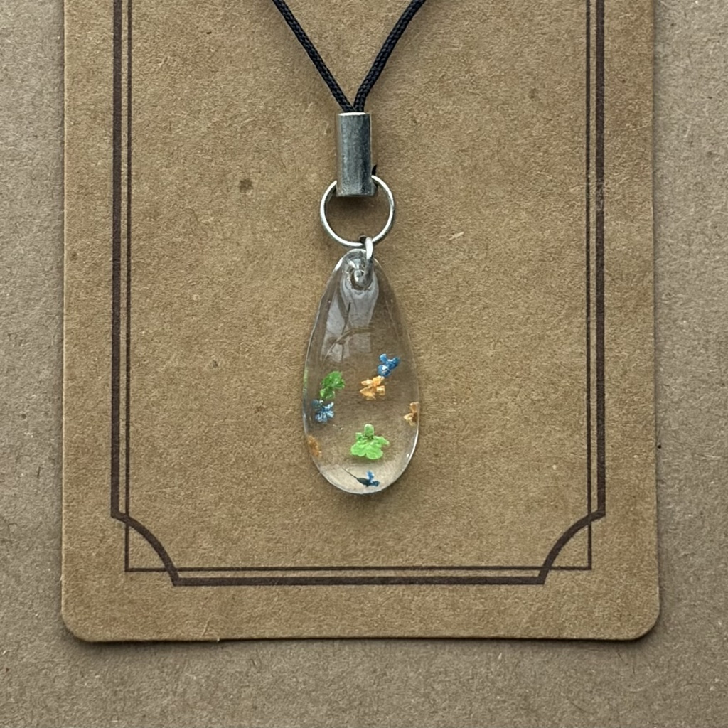 お花のレジンキーホルダー　ノスタルジック