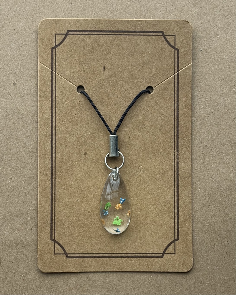 お花のレジンキーホルダー ノスタルジック