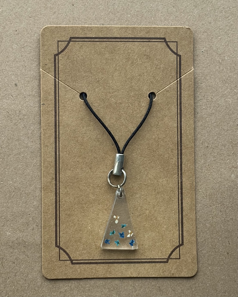 お花のレジンキーホルダー 新雪