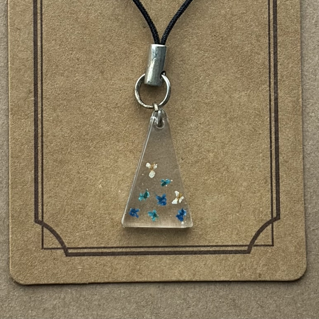 お花のレジンキーホルダー　新雪