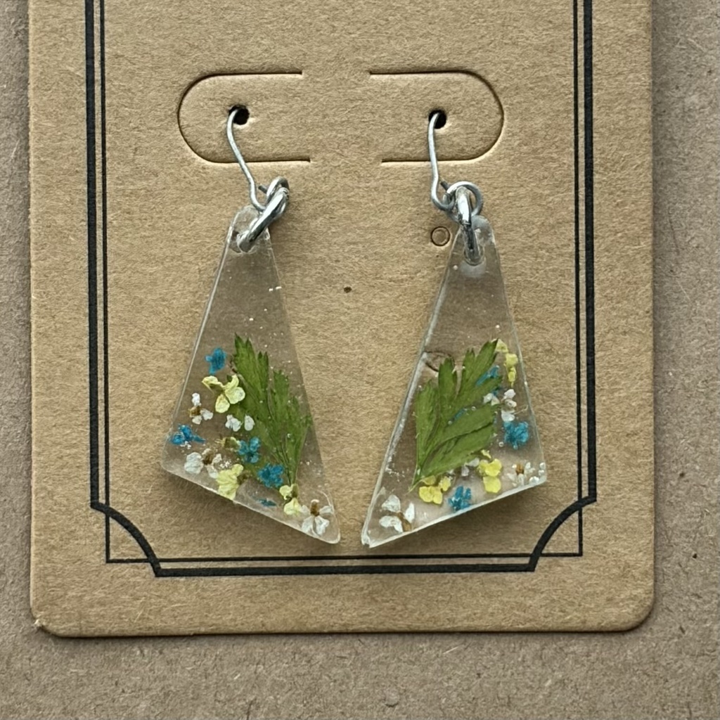 揺れるお花のレジンピアス　清流