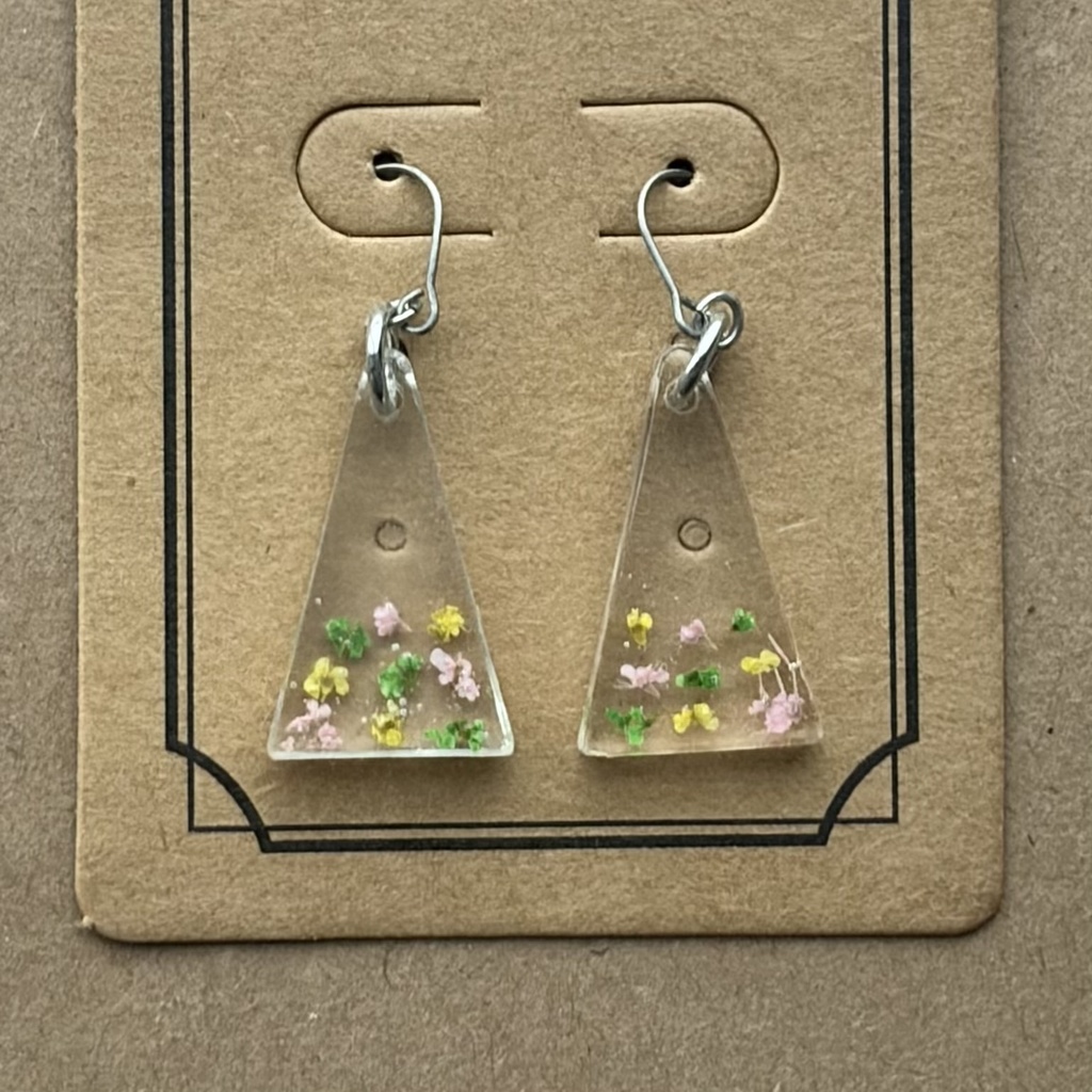 揺れるお花のレジンピアス　ピクニック